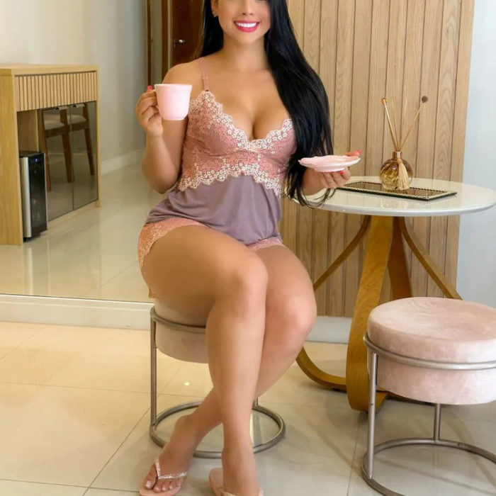 Baby doll feminino Luana em microfibra e renda, lingerie confortável para dormir e usar em casa.