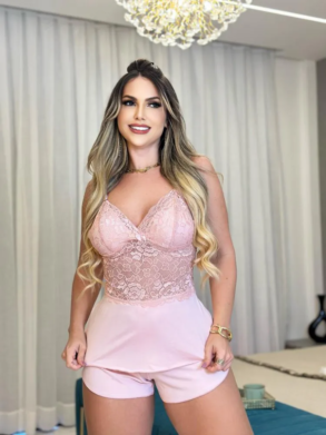 Baby doll feminino Andressa em microfibra e renda, lingerie confortável para dormir e usar em casa.